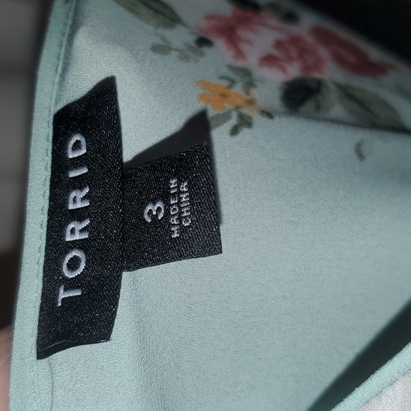 Torrid Blouse 👚 😍 - Picture 5 of 5